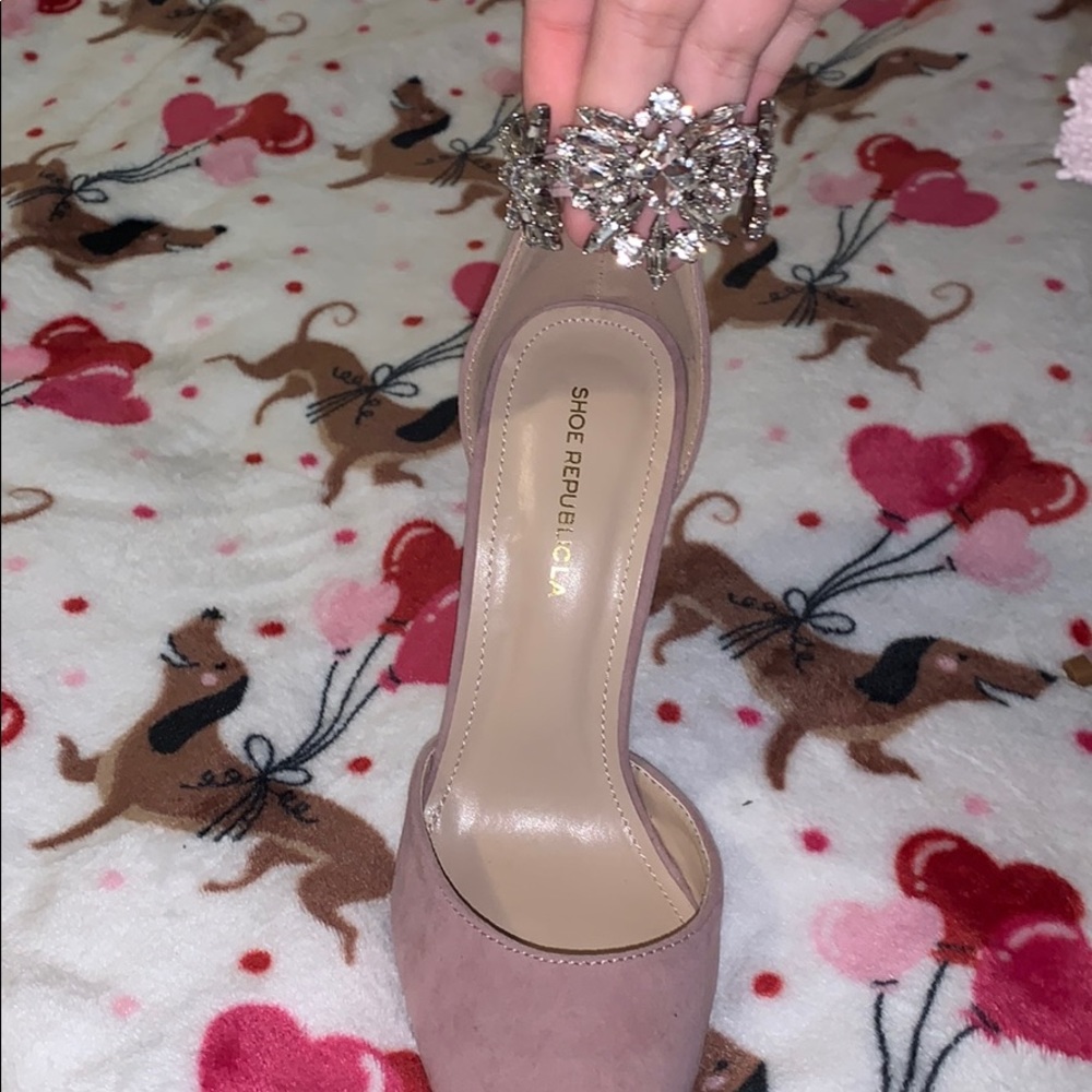 Heels - Picture 3 of 3